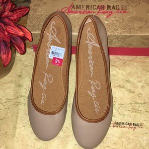 *New* American Rag nude / taupe flats in size 9.5